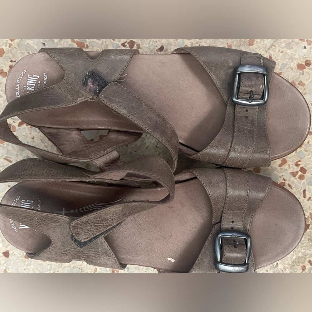 Sale!!! Dansko Brown Leather Buckle Sandals - Picture 2 of 4